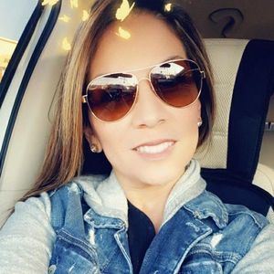 Meet your Posher, Claudia